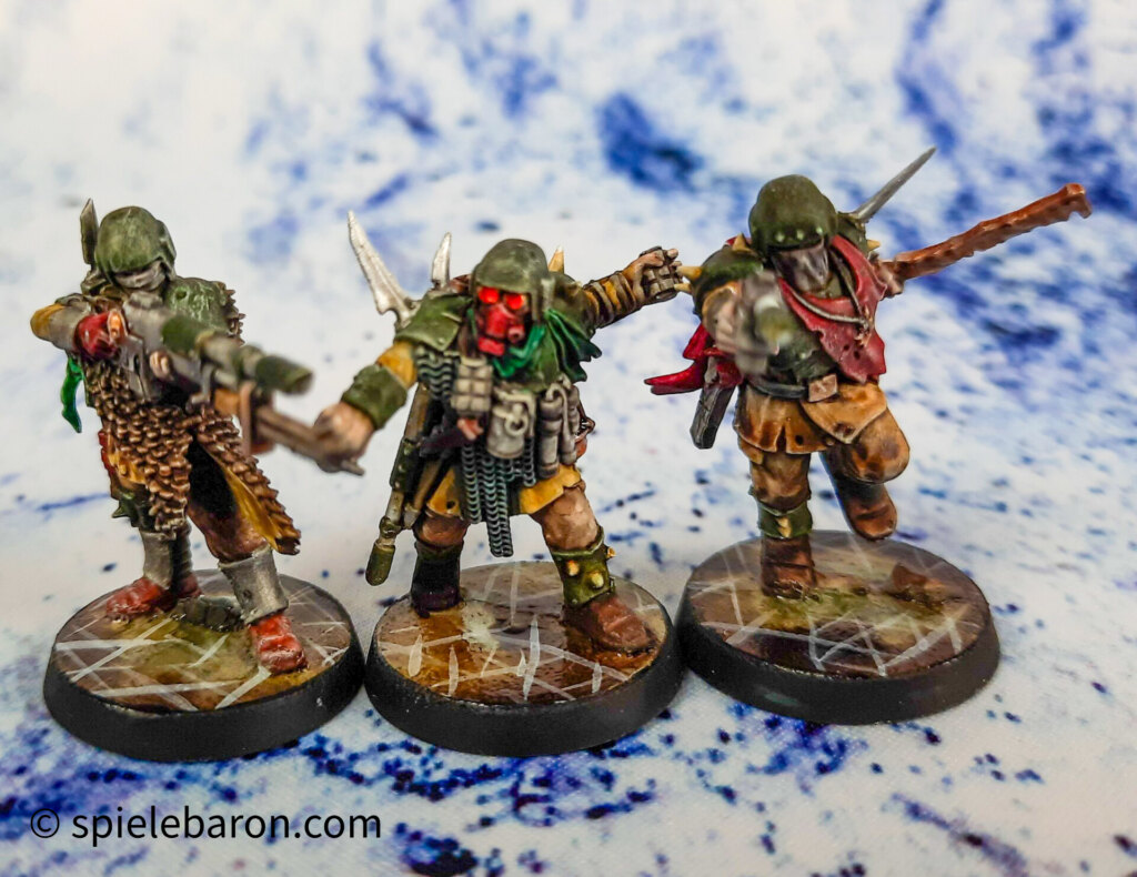 Showcase Foto Blackstone Fortress, bemalte Brettspiel Miniaturen: Traitor Guardsmen