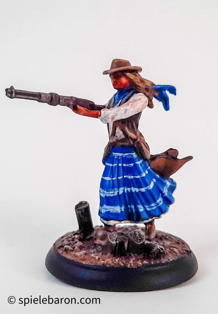 Showcase Foto zu Shadows of Brimstone, bemalte Figuren: Cowgirl auf Mine Bases vor weißem Hintergrund