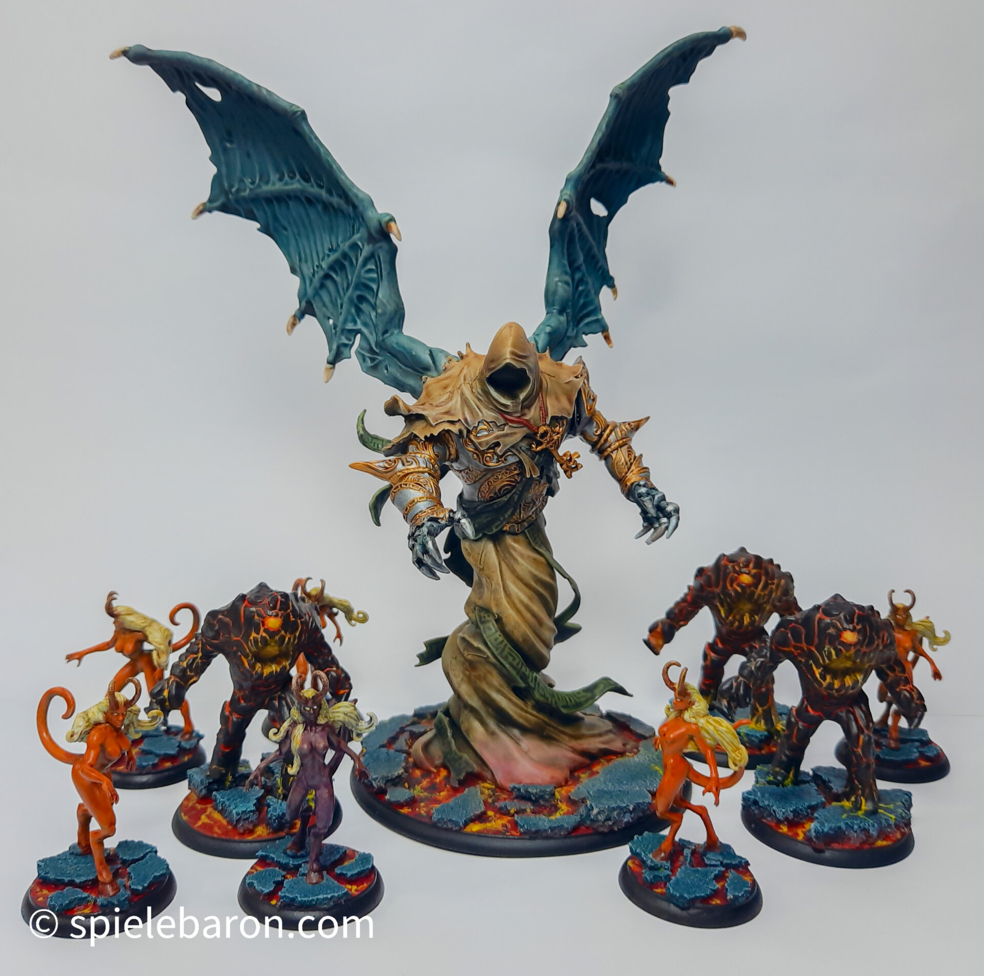 Showcase Foto Caverns of Cynder, painted Miniatures: Belial, Hellfire Succubi and Magma Fiends on diy Lava Bases, white Background