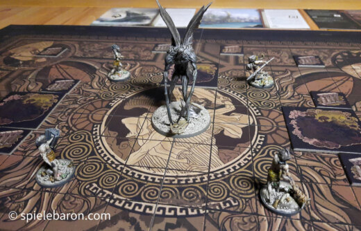 Foto Bosskampf Aeon Trespass Odyssey: vier Titanen gegen den Hermesian Pursuer; Miniaturen bemalt