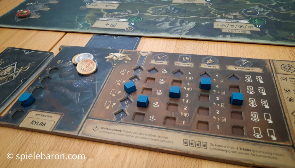 Foto The Witcher - Die alte Welt: Playerboard "Katzenklasse" mit Tokens mitten im Spiel - Charakter Kylar ist aufgelevelt
